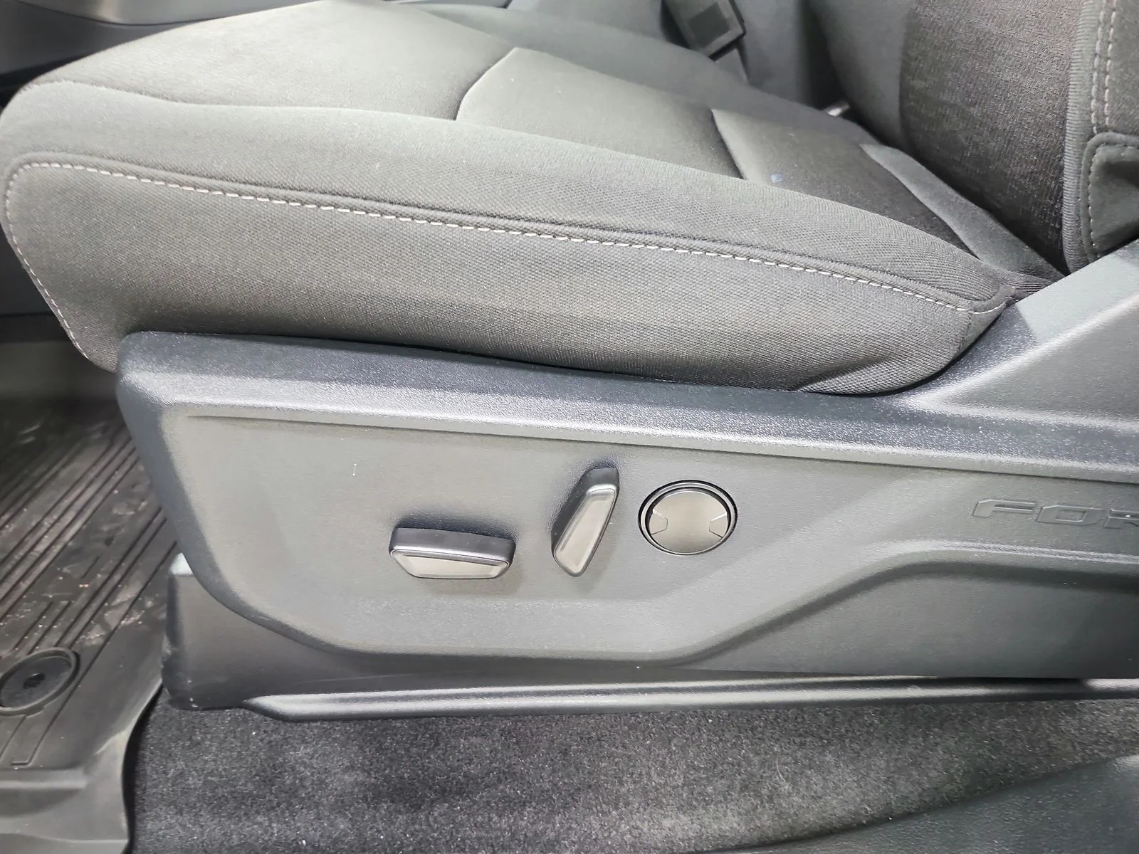 New 2026 Agate Black Metallic Ford XLT image 20