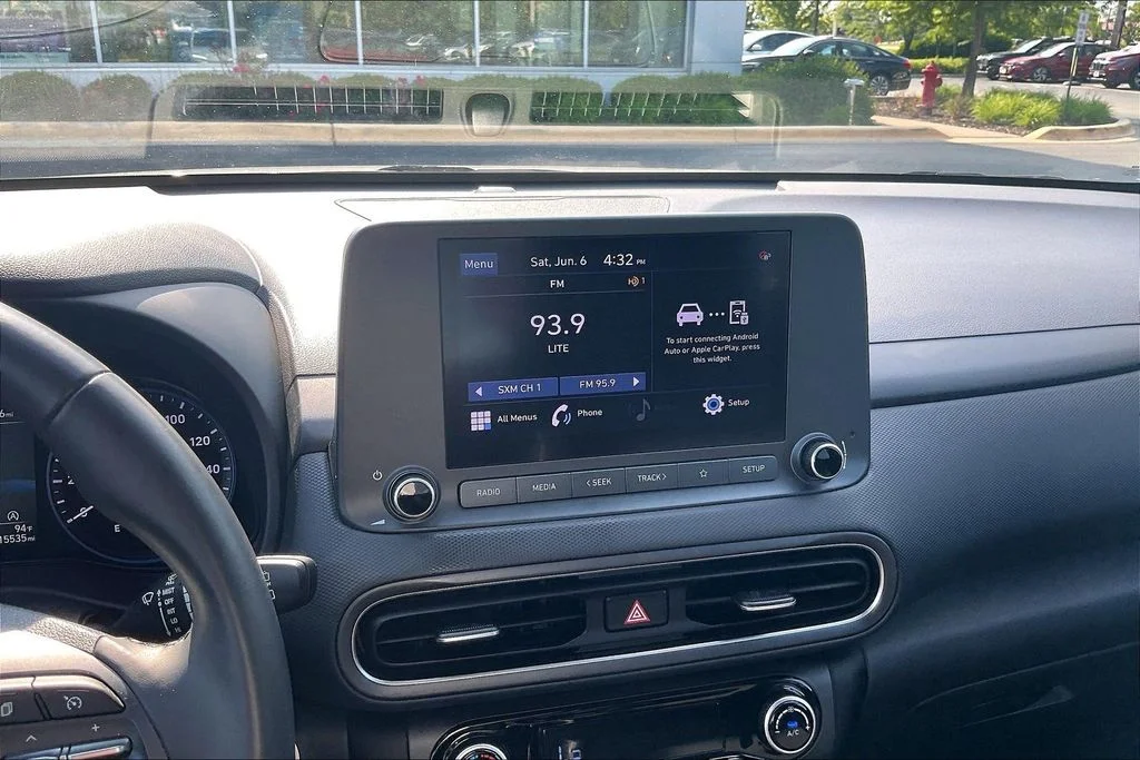 Used 2022 Silver Hyundai SEL image 24