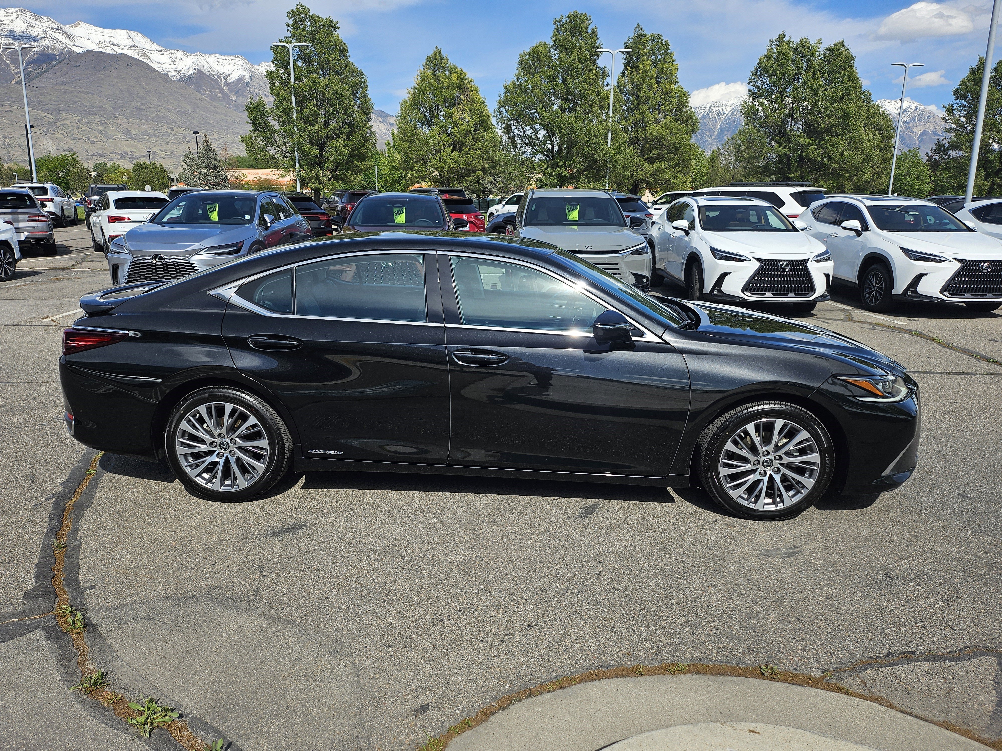 Used 2021 Black Lexus 300h image 4