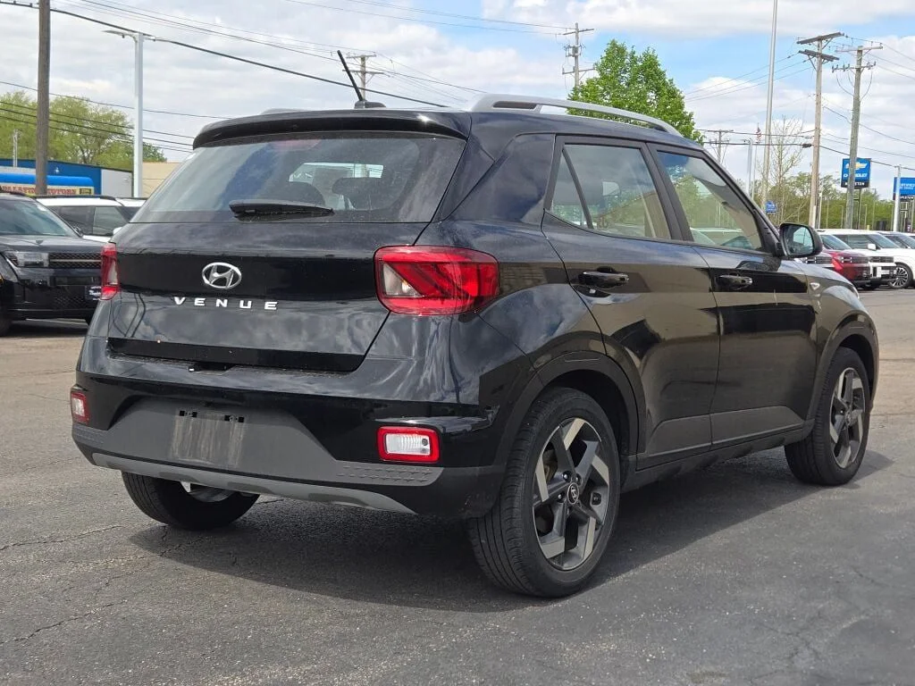 2023 Hyundai Venue SEL - Photo 12
