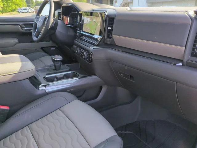 Used 2025 Gray Chevrolet ZR2 image 43