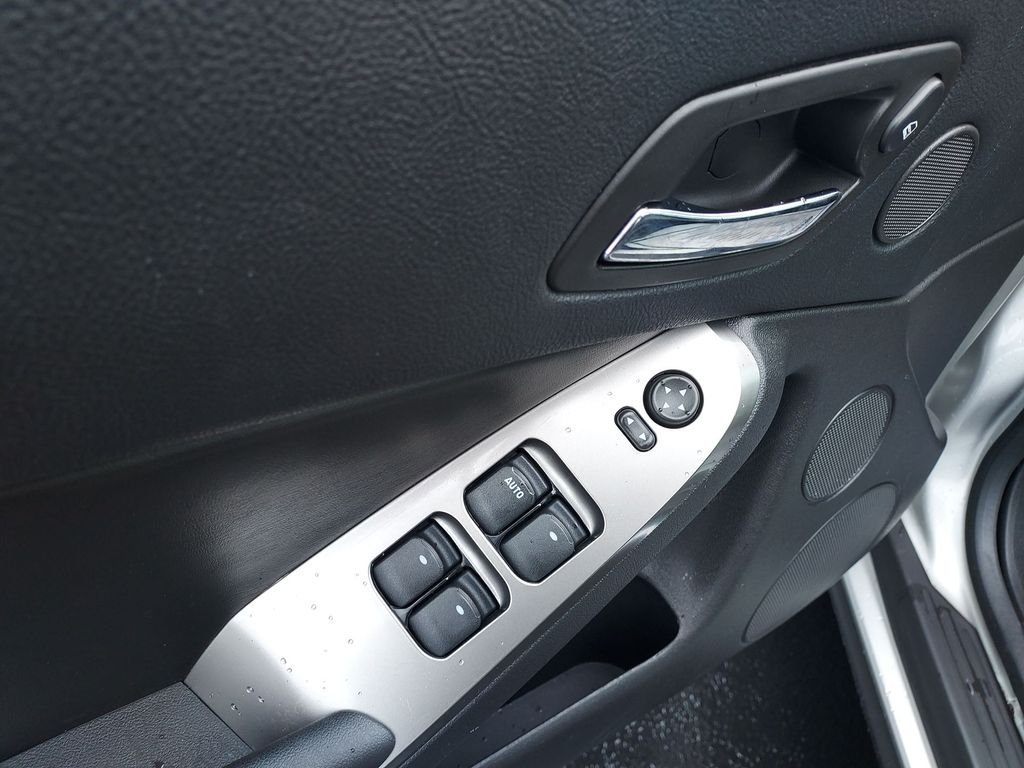 Used 2008 Silver Pontiac GT image 19