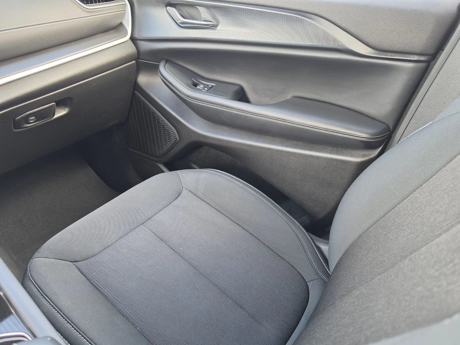 Used 2024 Gray Jeep Laredo X image 22