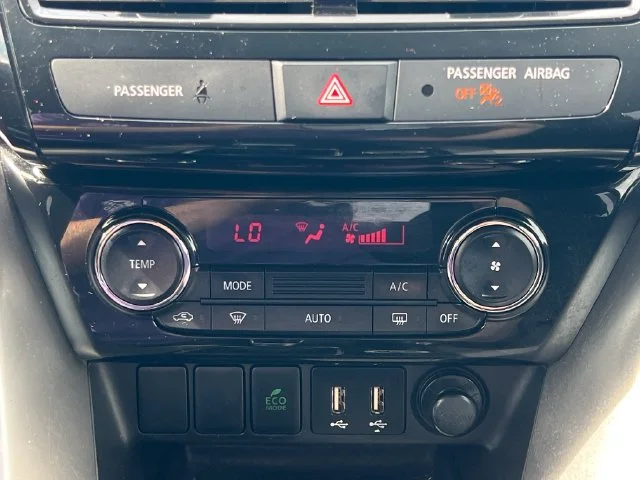 Used 2022  Mitsubishi LE image 23
