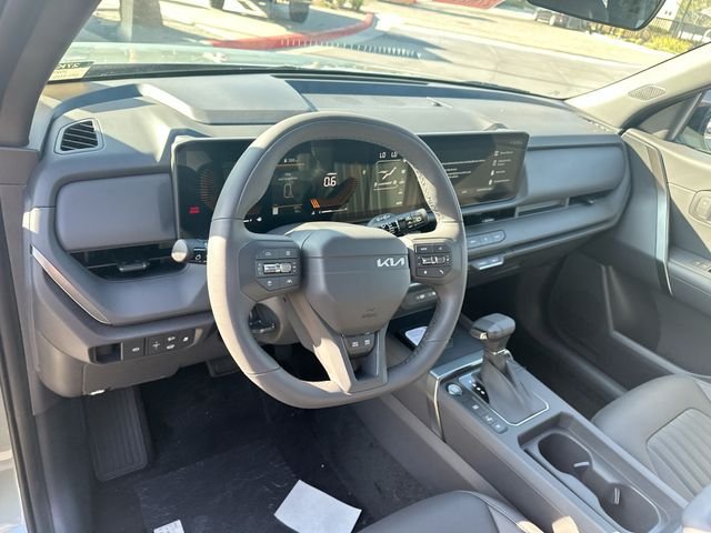 New 2027 Iceberg Green Kia X-Line S image 9