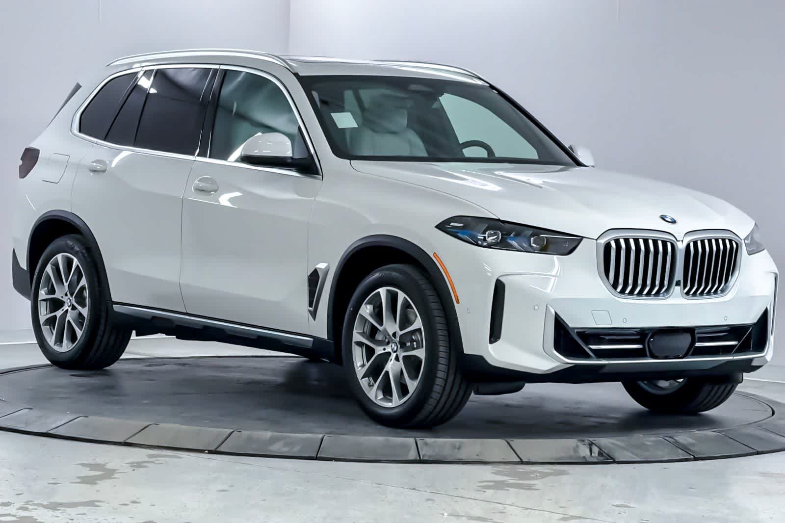 New 2026 Alpine White BMW xDrive40i image 9