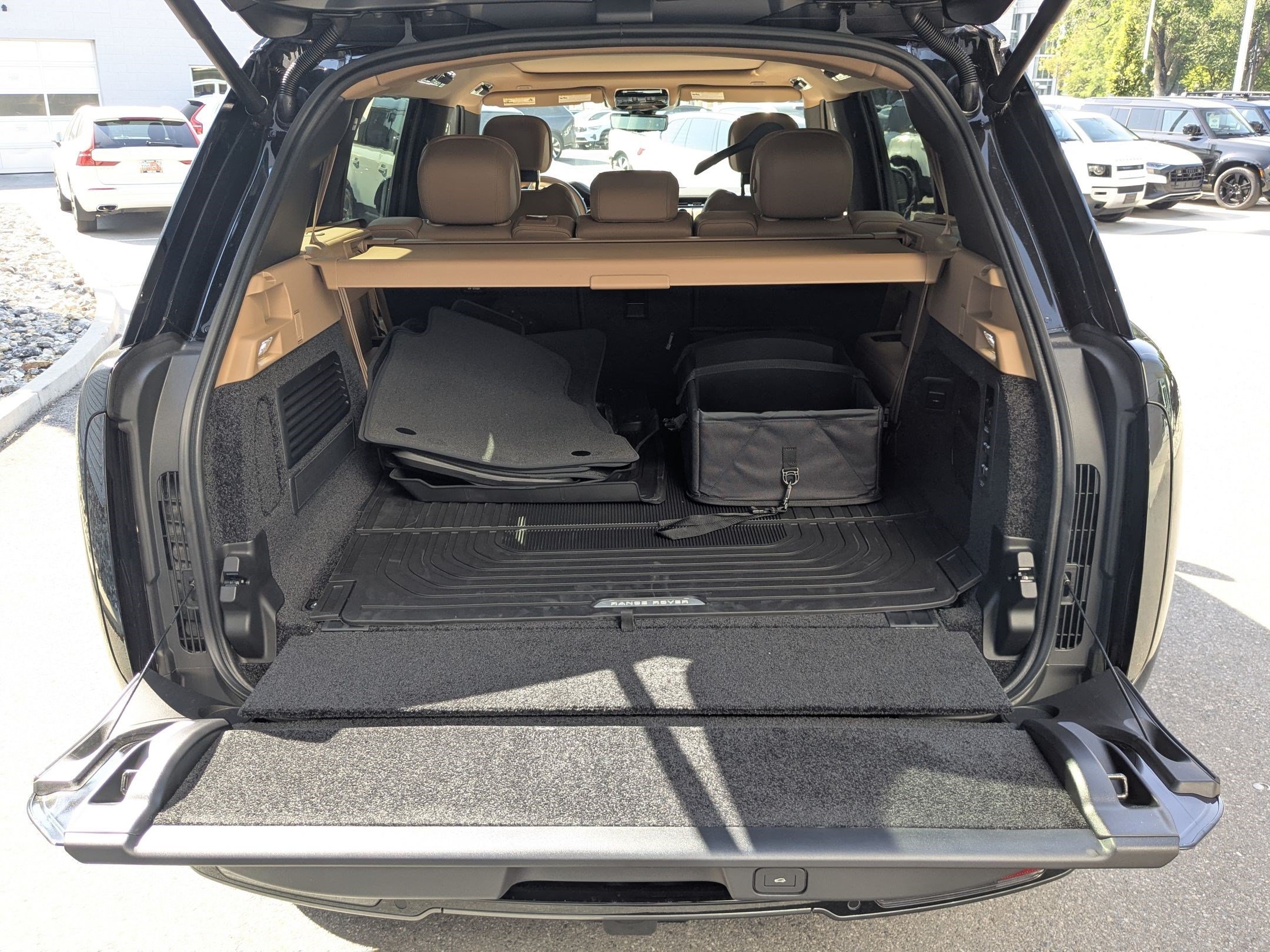 New 2026 Santorini Black Land Rover P530 SE LWB 7 Seat image 30