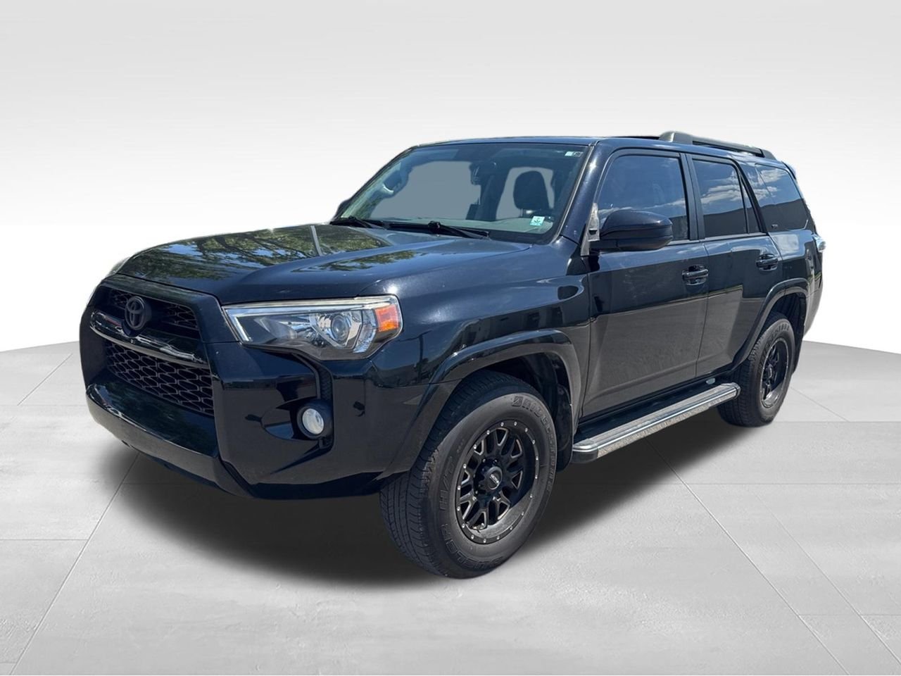 Used 2016 Black Toyota SR5 image 1