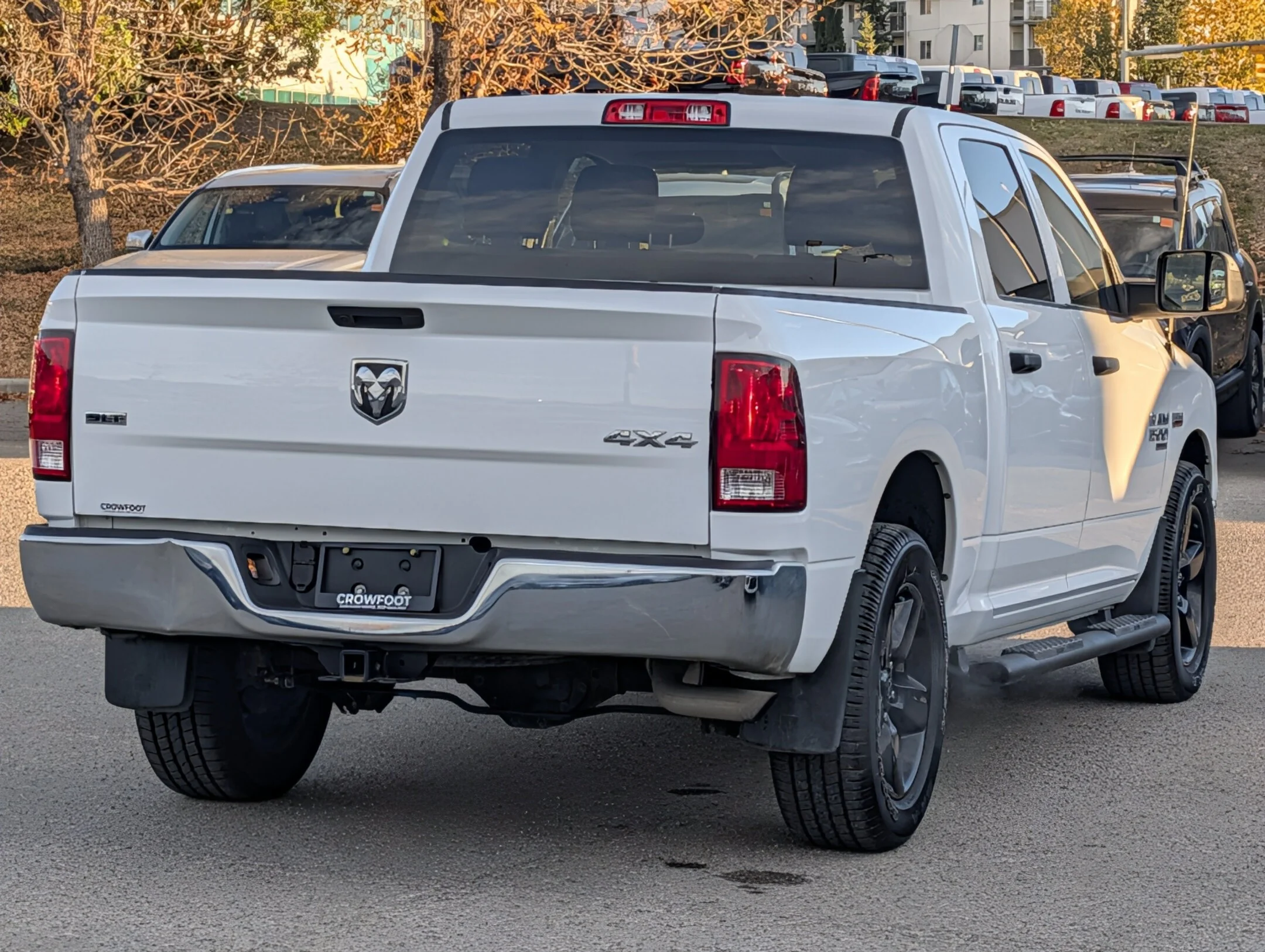 Used 2023 White RAM SLT - Trailerin Pkg - 5.7L HEMI - LOW KMS - P - SLT 4x4 Crew Cab 57 Box image 8