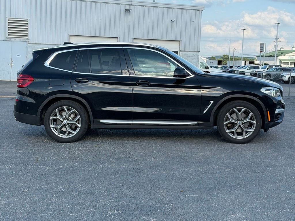 Used 2021 Black BMW xDrive30i image 4