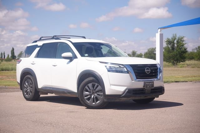 2022 Nissan Pathfinder SV