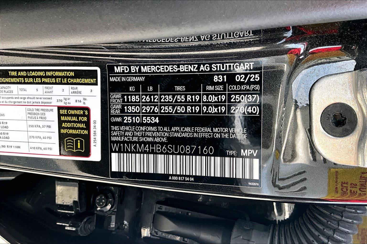 Used 2025 Graphite Grey Metallic Mercedes-Benz GLC 300 image 37