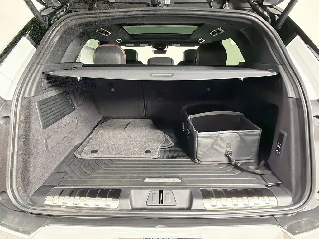 New 2026 Fuji White Land Rover Dynamic SE image 28