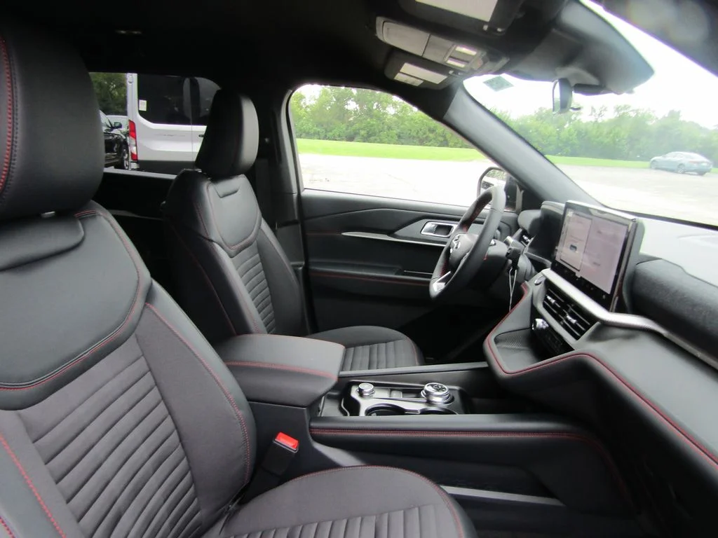 New 2027 Agate Black Metallic Ford ST-Line image 19