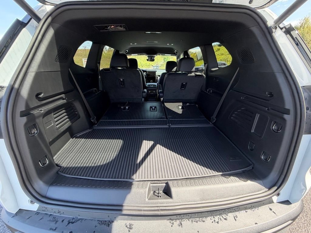 Used 2026 Summit White GMC Elevation image 47
