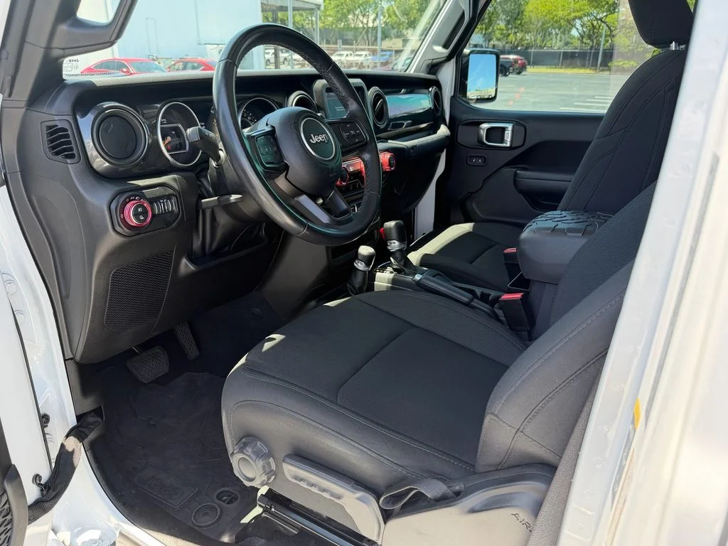 Used 2022 White Jeep Altitude image 11