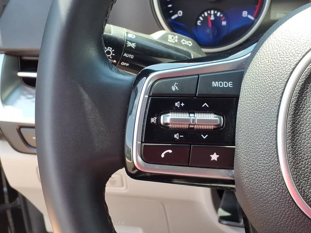 Used 2023 Blue Kia LX Seat Package image 24