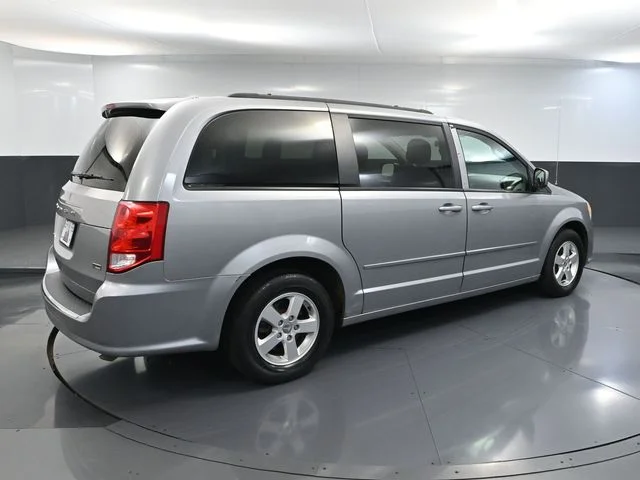 Used 2013 Silver Dodge SXT image 4