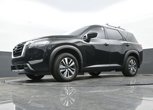 Used 2025 Super Black Nissan SL image 29