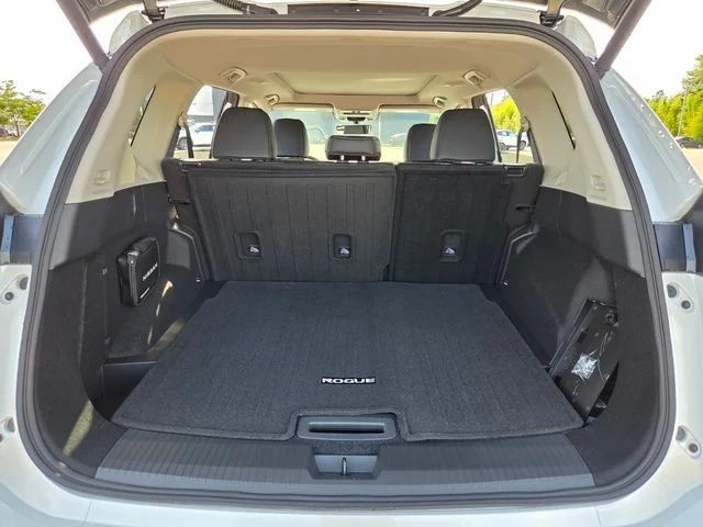 New 2026 Everest White Pearl TriCoat Nissan Dark Armor™ image 15
