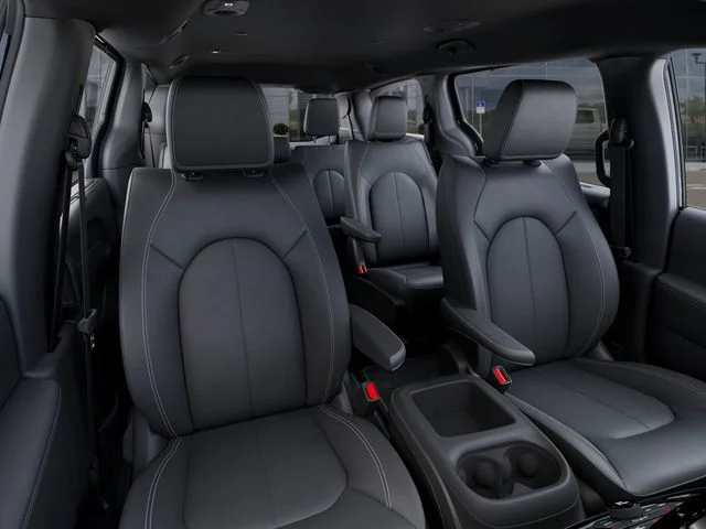 New 2026 Diamond Black Crystal Pearl-Coat Exterior Paint Chrysler Select image 16