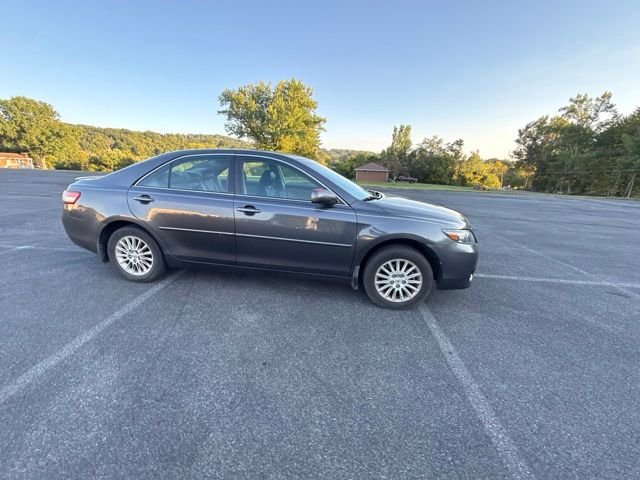 Used 2010 Gray Toyota LE image 4