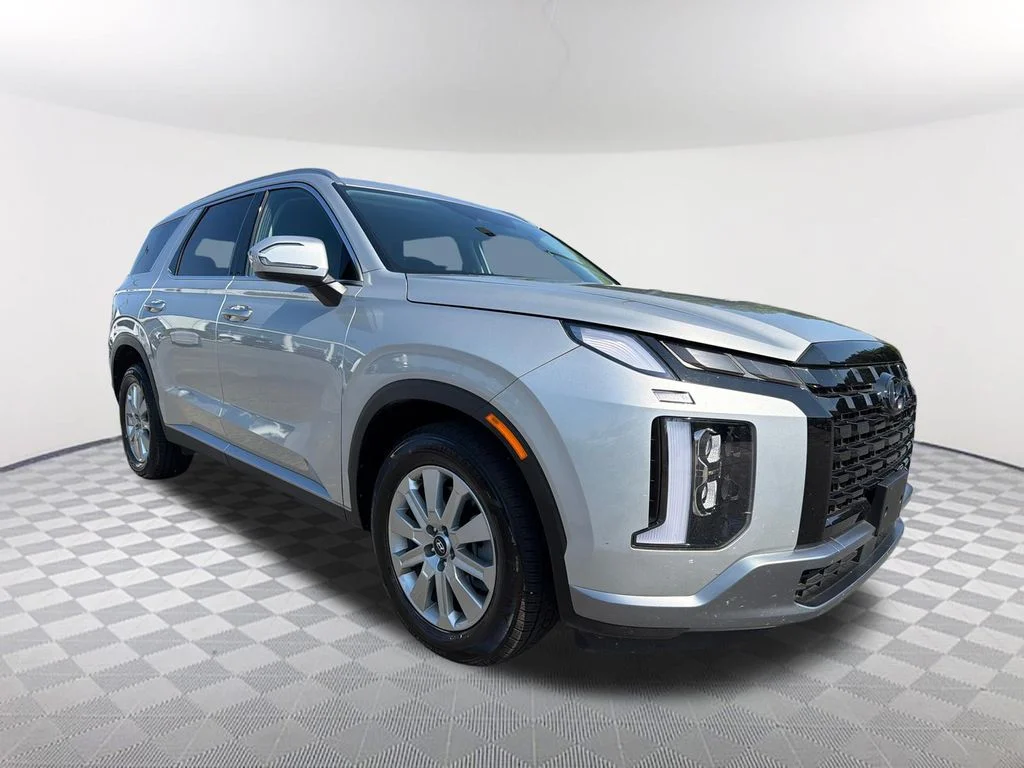 Used 2024 Silver Hyundai SEL image 3