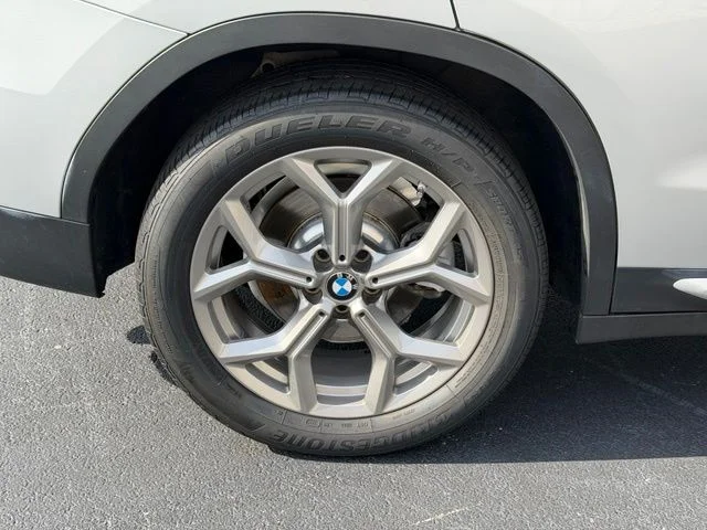 Used 2021 Silver BMW xDrive30i image 10