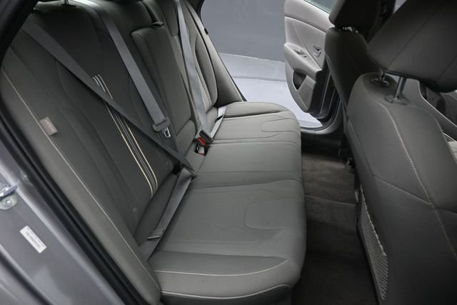 Used 2025 Silver Hyundai SEL Convenience image 14
