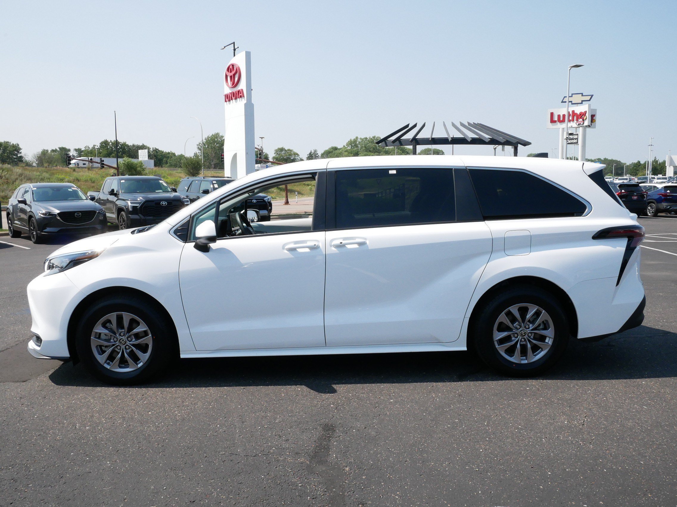 Certified 2025 Toyota Sienna LE with VIN 5TDKRKEC6SS253739 for sale in Brooklyn Center, Minnesota