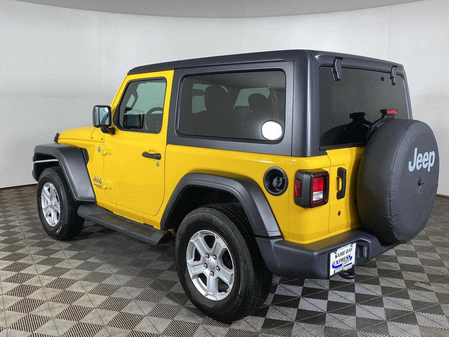 Used 2019 Hellayella Clearcoat Jeep Sport S image 23