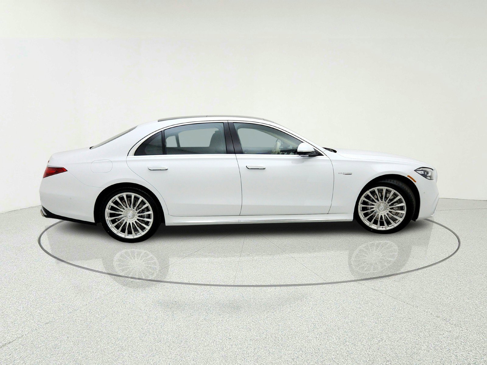 New 2026 MANUFAKTUR Moonlight White Metallic Mercedes-Benz AMG® S 63 E 4MATIC Sedan image 32