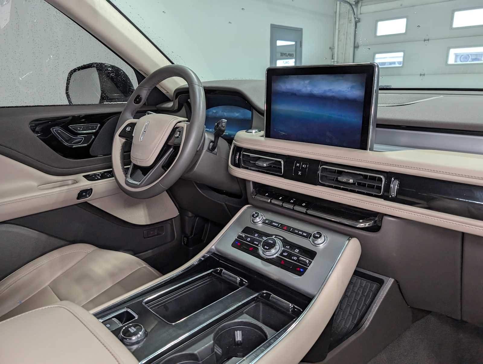 Used 2023 Pristine White Lincoln Standard image 41
