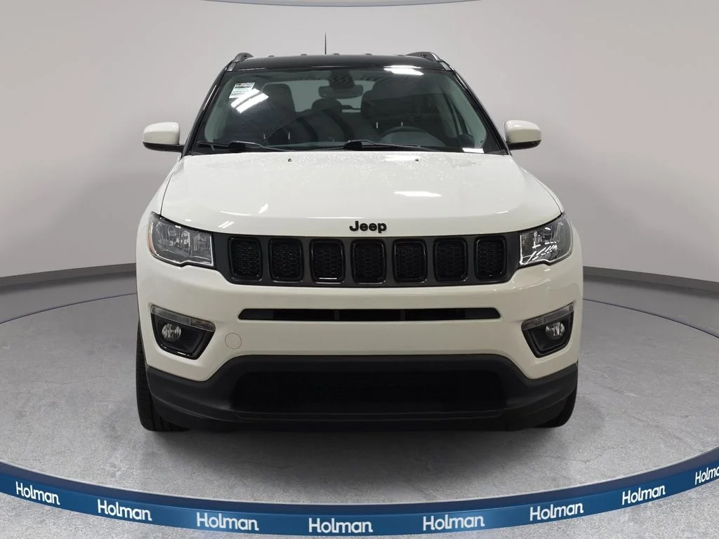 Used 2019 White Clearcoat Jeep Latitude image 3