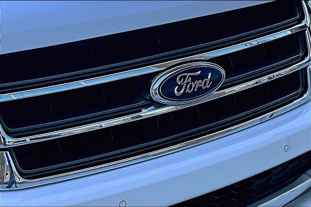 Used 2017 White Ford Limited image 29