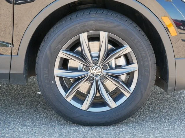 Certified Used 2022 Black Volkswagen 2.0T SE image 9
