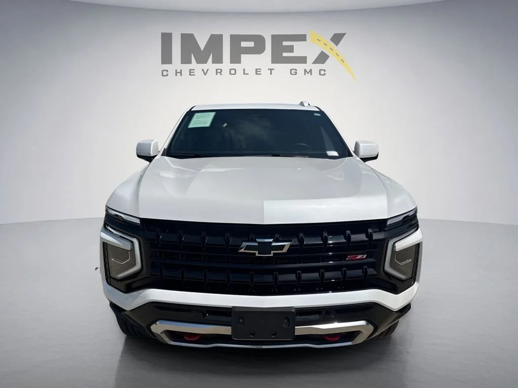Used 2025 Iridescent Pearl Tricoat Chevrolet Z71 image 8