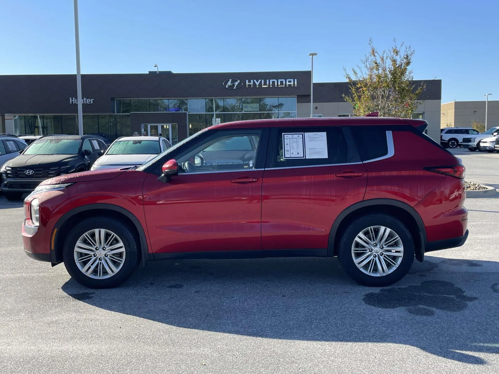 Used 2022 Red Diamond Mitsubishi ES image 23