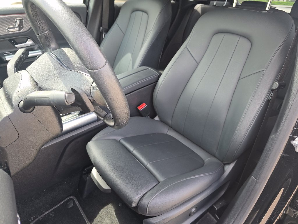 Used 2023  Mercedes-Benz GLA 250 image 23