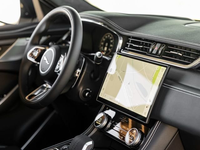 New 2026 Ostuni Pearl White Jaguar P400 R-Dynamic S image 30