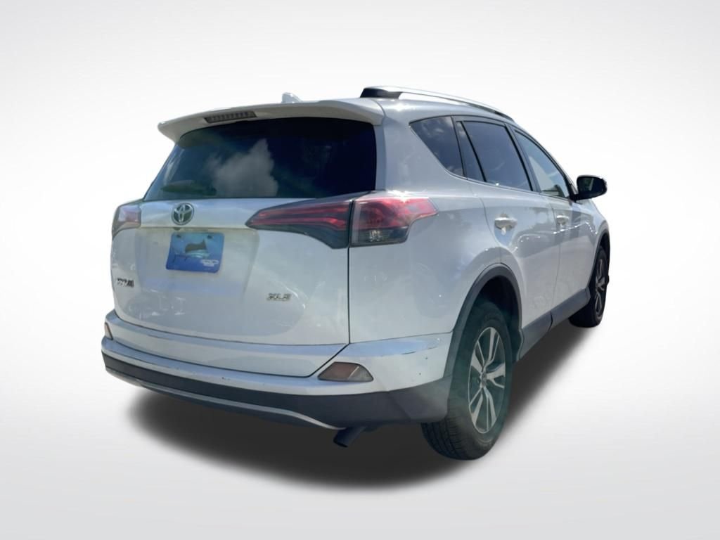 Used 2018 White Toyota XLE image 6