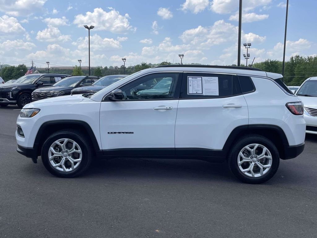 Used 2024 White Jeep Latitude image 6