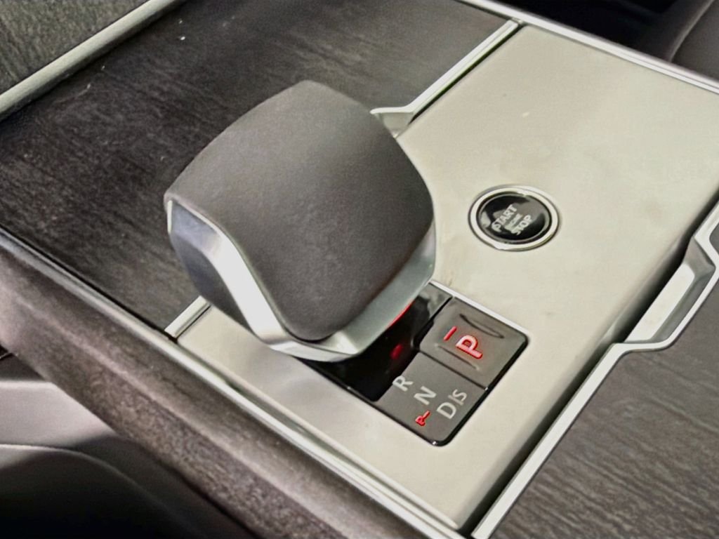 New 2026 Fuji White Land Rover SE 7 Seats image 17