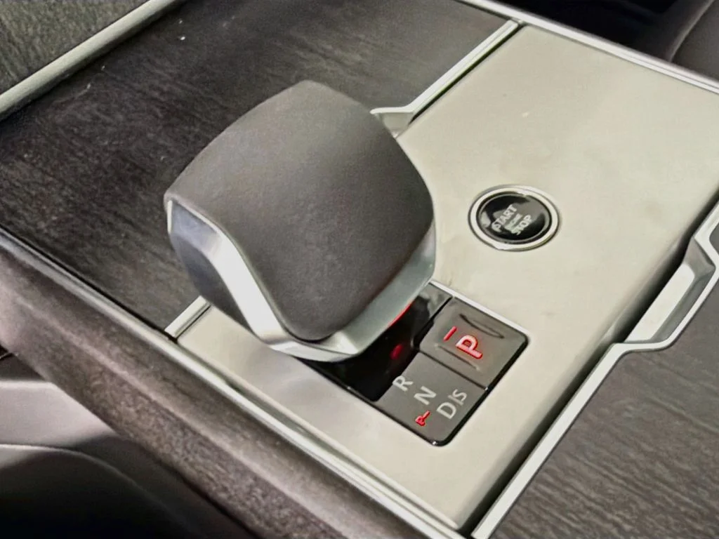 New 2026 Fuji White Land Rover SE 7 Seats image 17