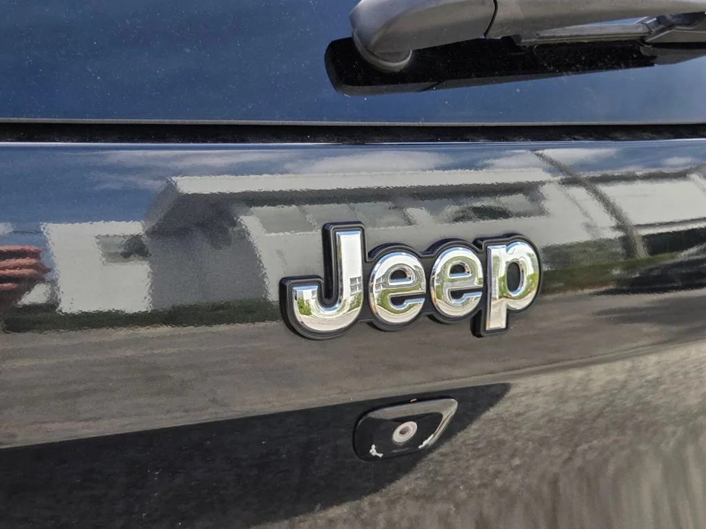 Used 2014 Black Jeep Limited image 11