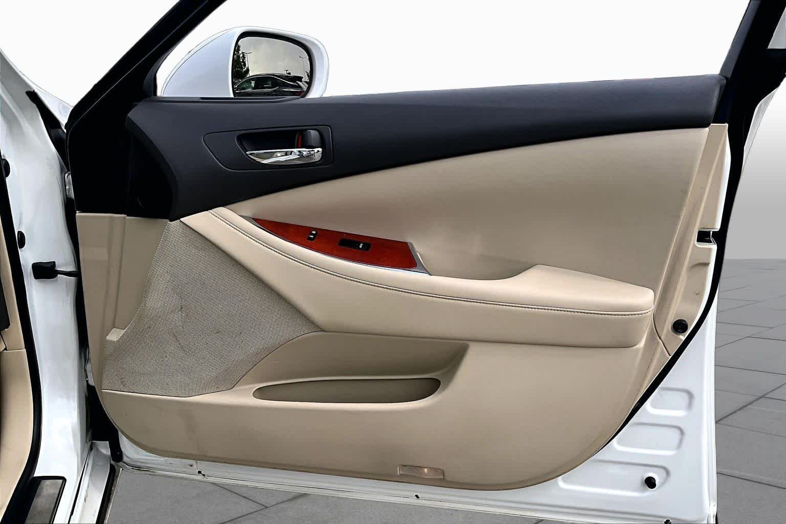 Used 2011 Starfire Pearl Lexus  image 19