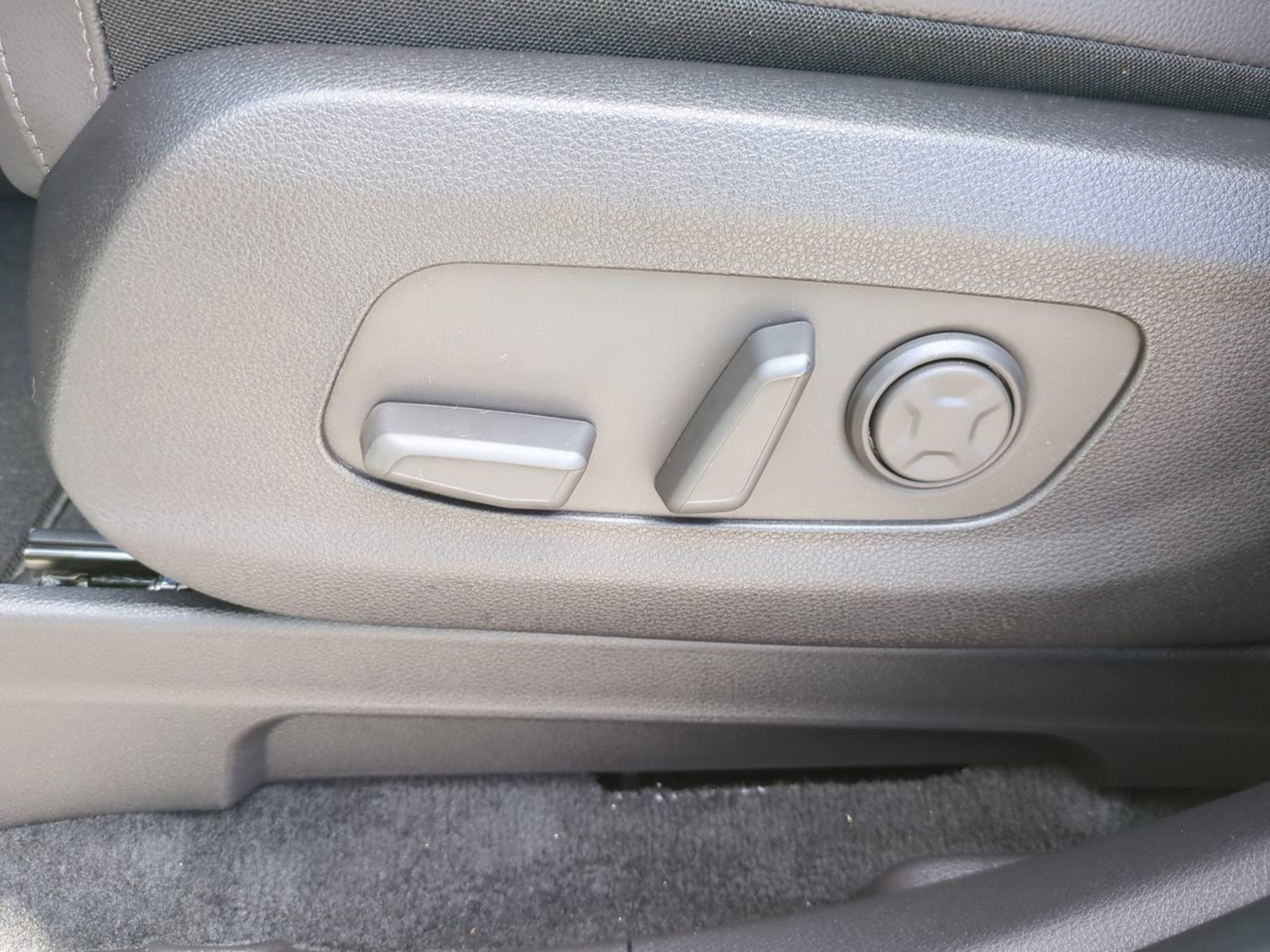 New 2026 Ivory Silver Kia SX Prestige image 22