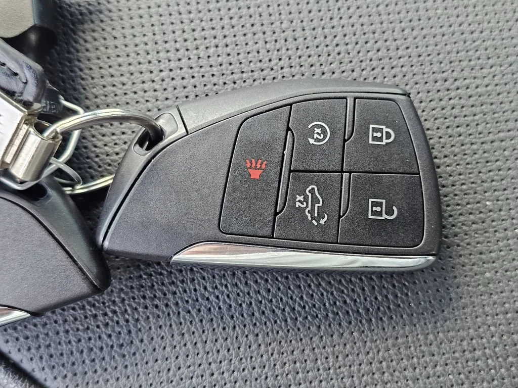 Used 2025 Sterling Metallic GMC SLT image 33