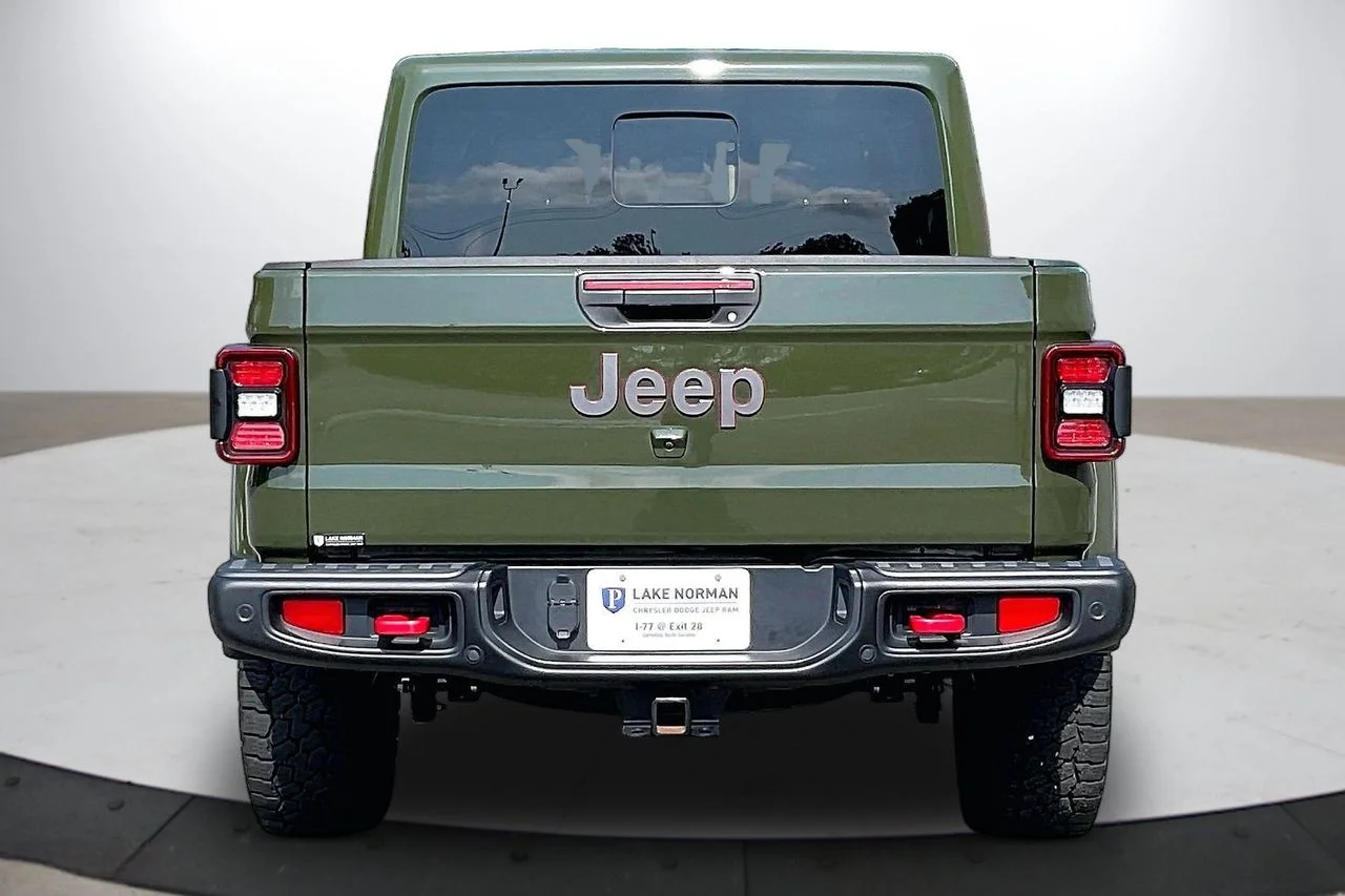 Used 2024 Green Jeep Rubicon image 8