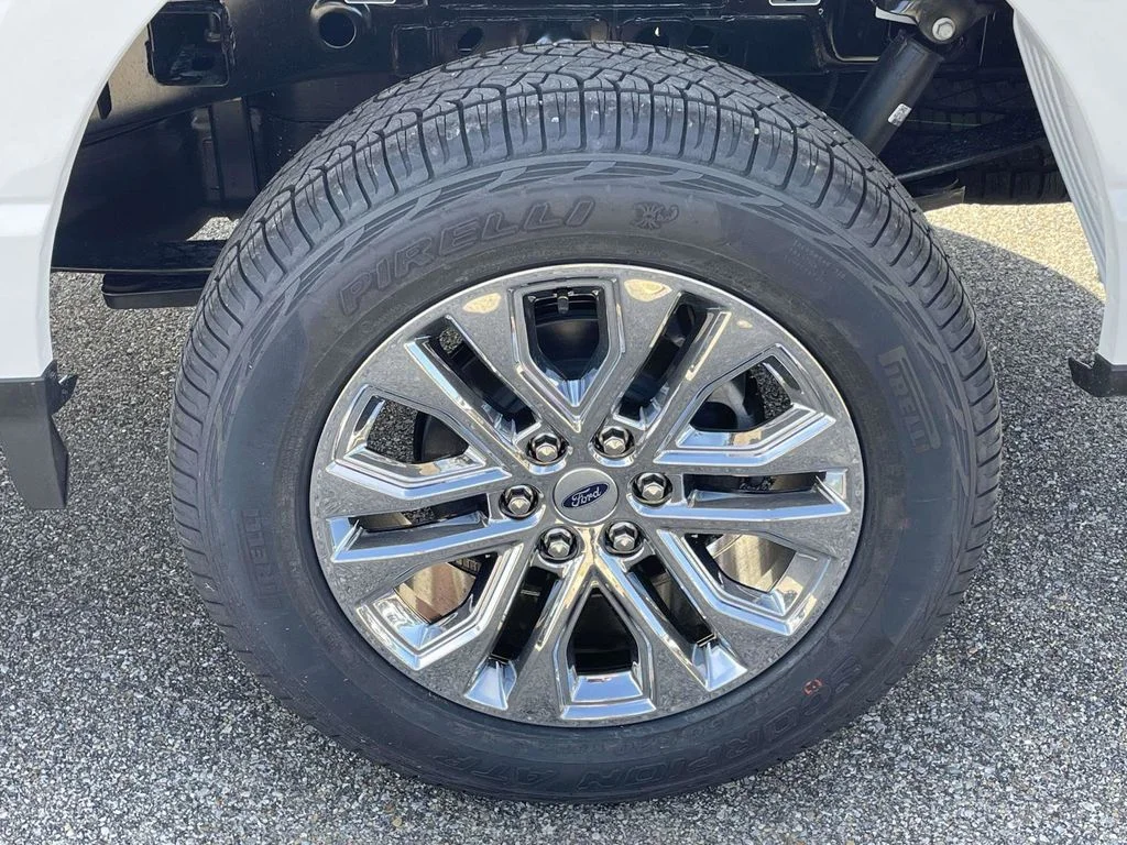 New 2026 Oxford White Ford XLT image 9